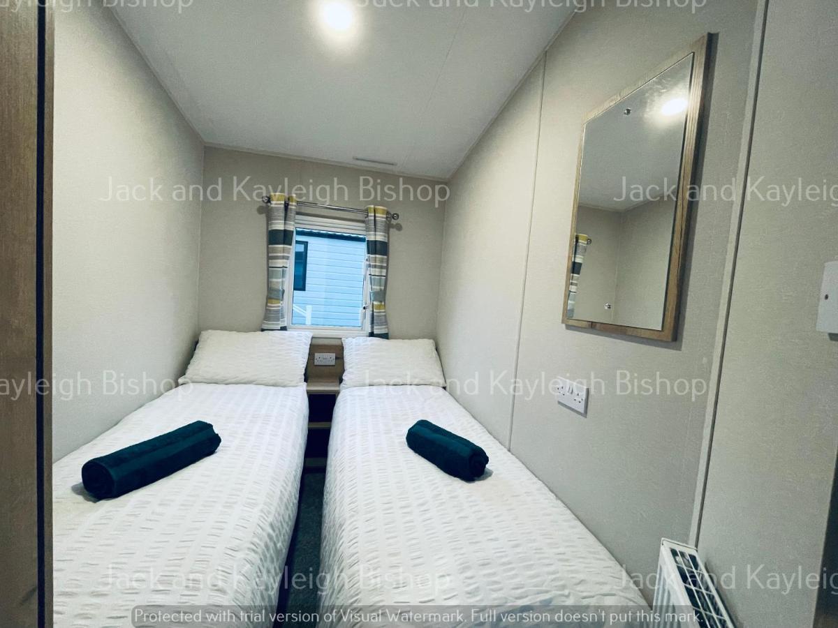 3-Bedroom Holiday Home With Valley Views New Quay Esterno foto